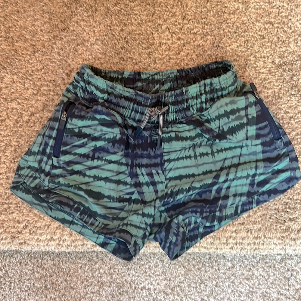 Athleta girl blue patterned sport shorts. Size 7